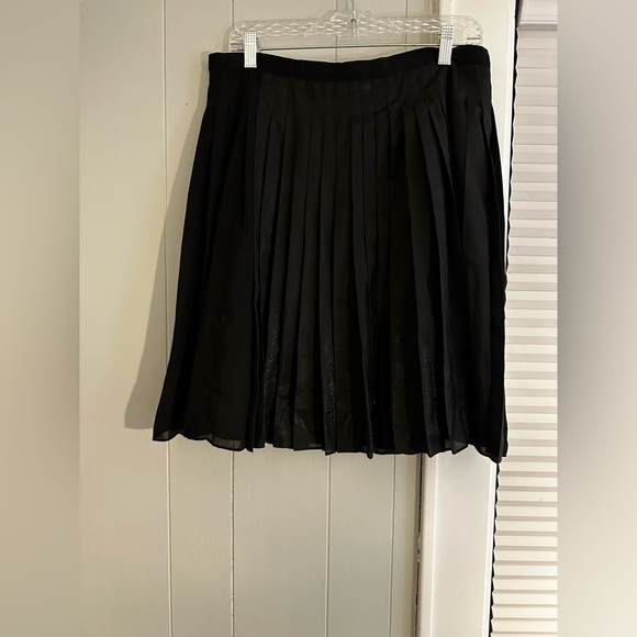 Robert Graham Black Pleated Skirt Size 10 Midi A-Line Classic Workwear - Picture 2 of 5